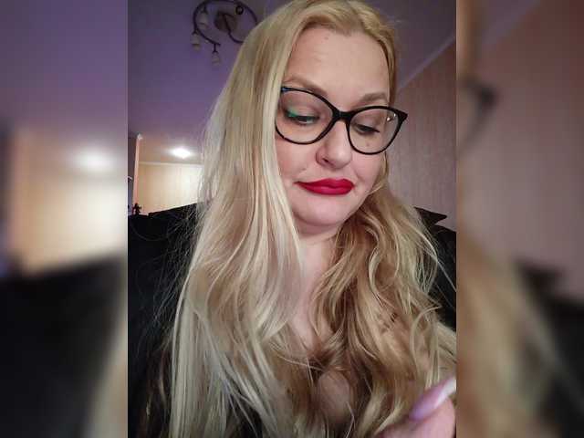 WifeyNusha's BongaCams show and profile