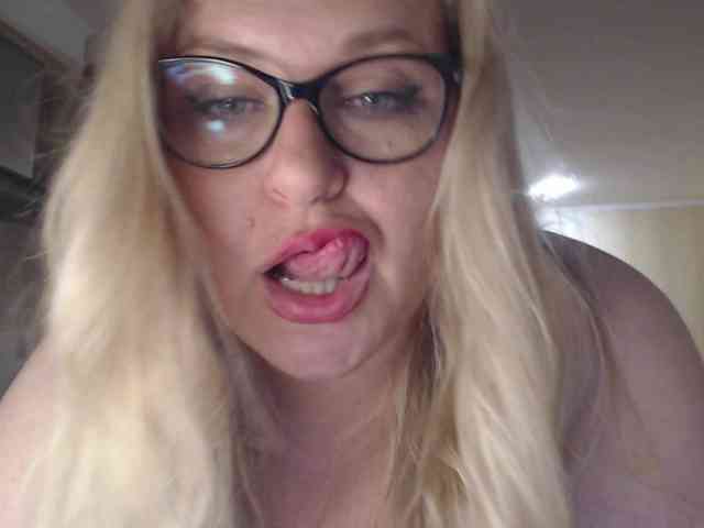 live strip chat WifeyNusha