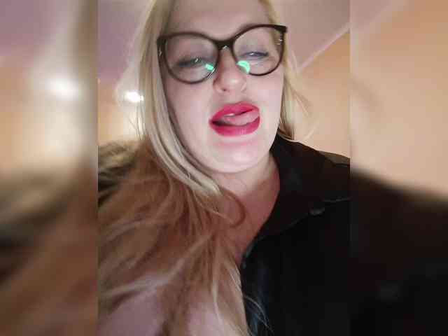 WifeyNusha Live Webcam on BongaCams