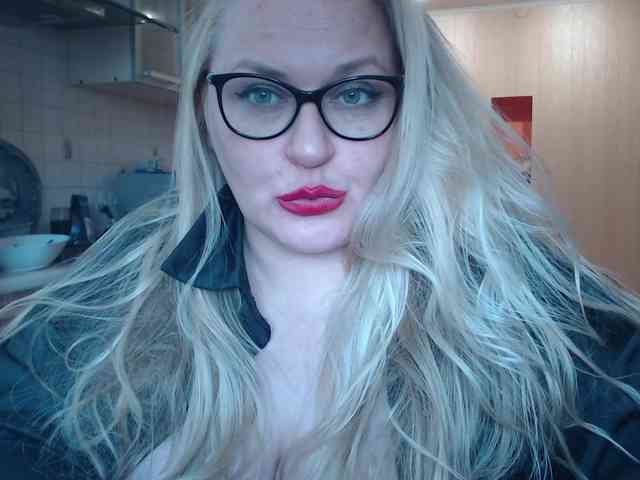 WifeyNusha Live Webcam on BongaCams
