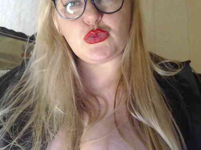 NushaMilf webcam