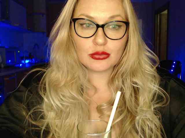 WifeyNusha Live Webcam on BongaCams