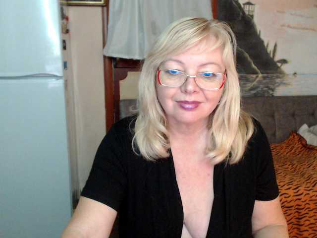EvelynLoveShy webcam