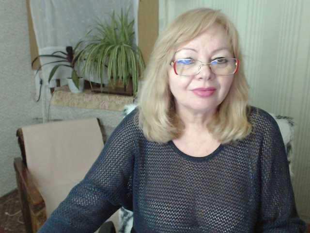 le modèle EvelynLoveShy est en webcam porno dans un show sur le site bongacams, il possède les tags suivants: White/Caucasian,Blonde,Shaved