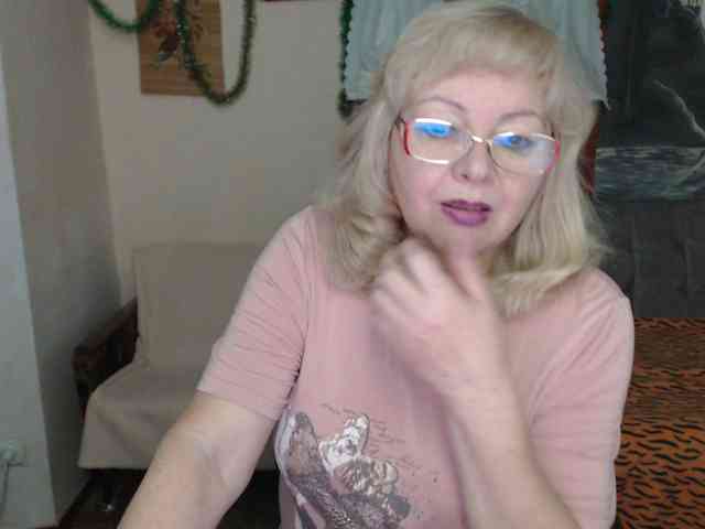 EvelynLoveShy webcam