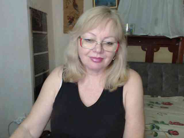 EvelynLoveShy webcam