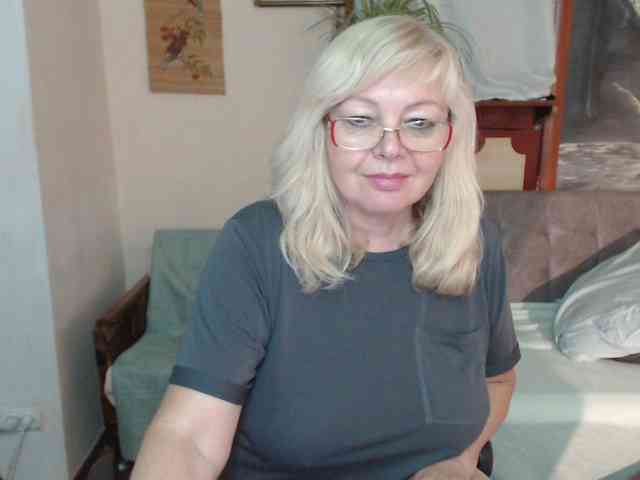 EvelynLoveShy webcam