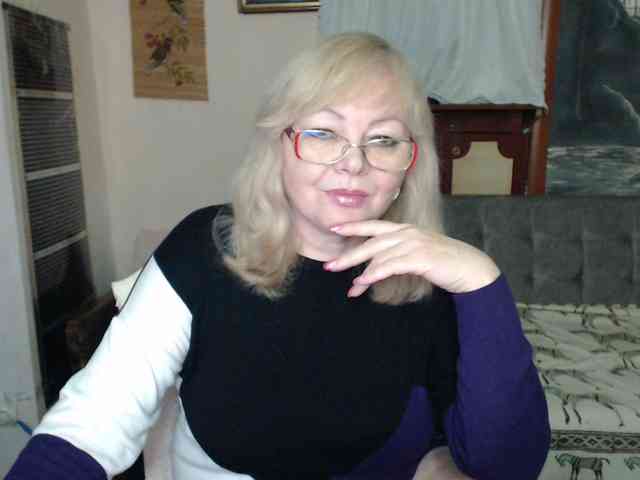 EvelynLoveShy webcam