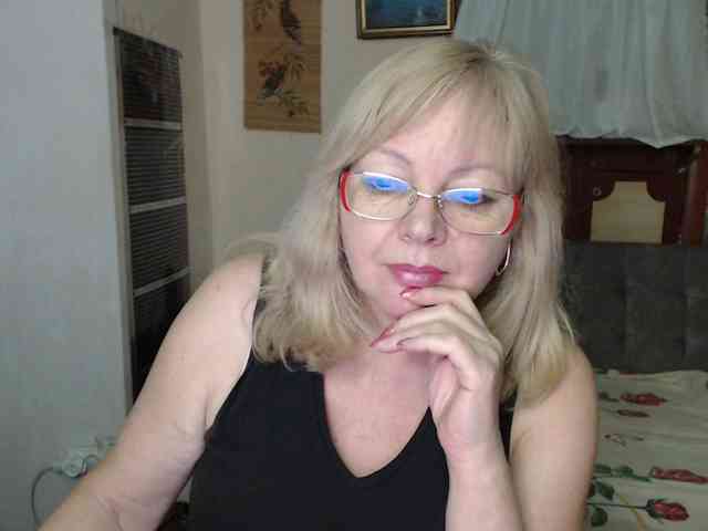 EvelynLoveShy webcam