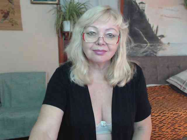 EvelynLoveShy webcam