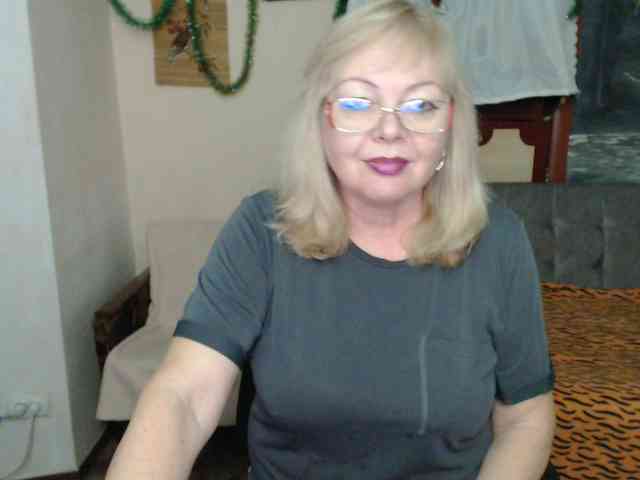 EvelynLoveShy webcam