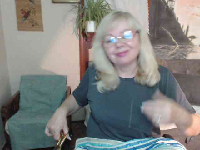 EvelynLoveShy webcam