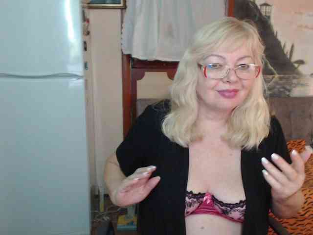 EvelynLoveShy webcam