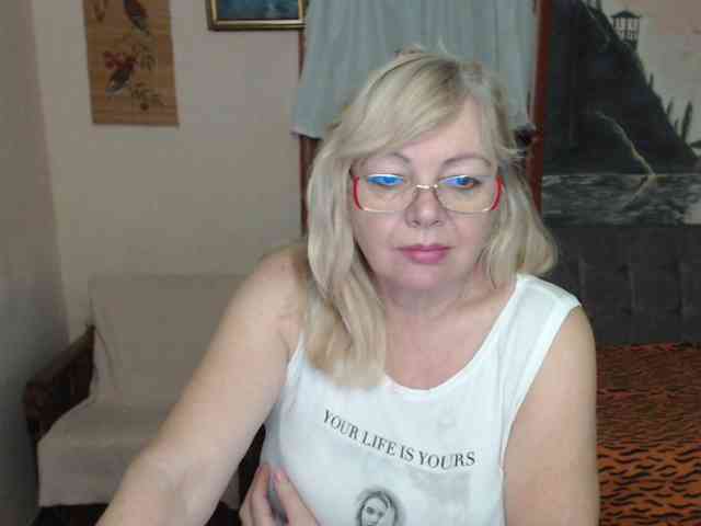 EvelynLoveShy webcam