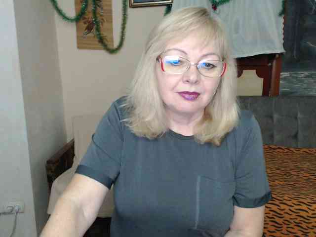 EvelynLoveShy webcam