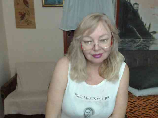 EvelynLoveShy webcam