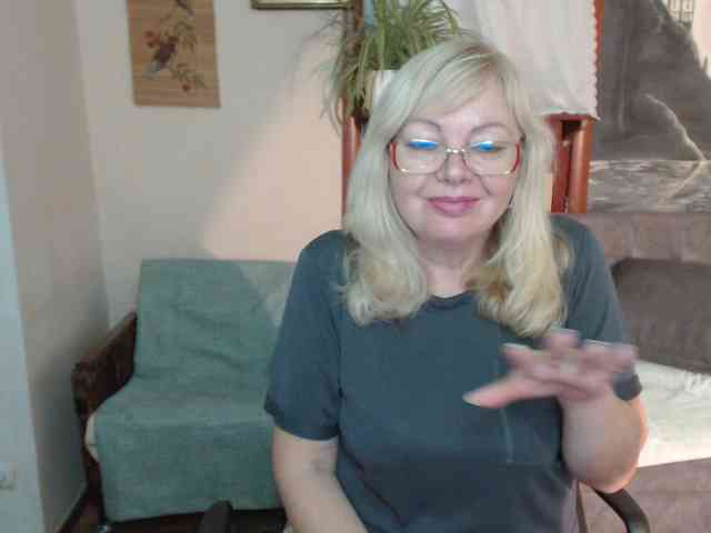 EvelynLoveShy webcam