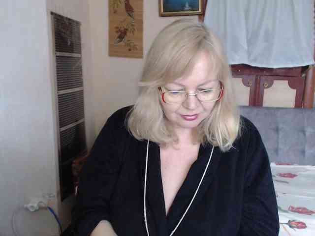 EvelynLoveShy webcam