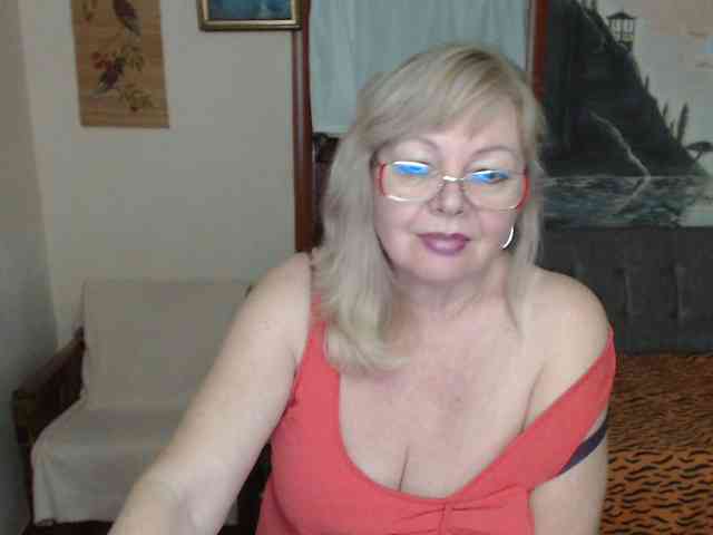 EvelynLoveShy webcam