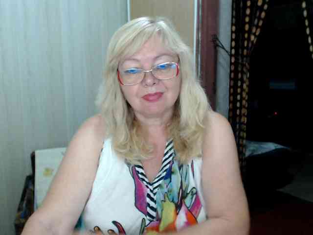 EvelynLoveShy webcam