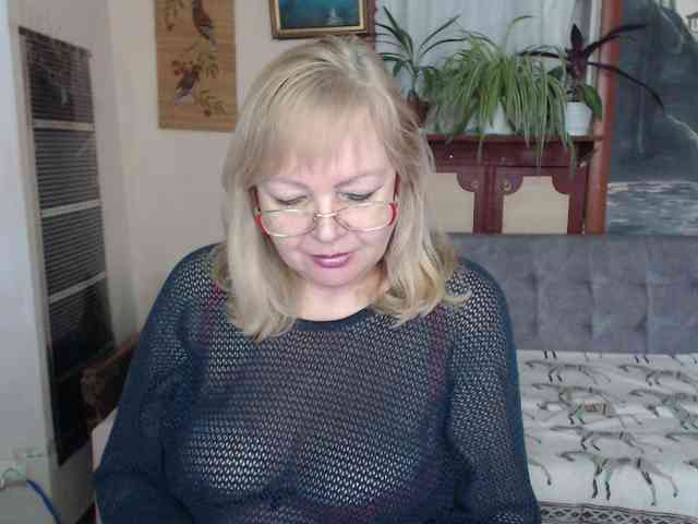 EvelynLoveShy webcam