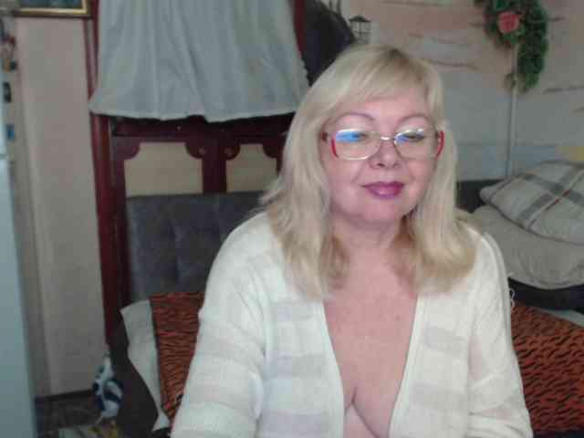EvelynLoveShy webcam
