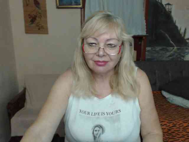 EvelynLoveShy webcam