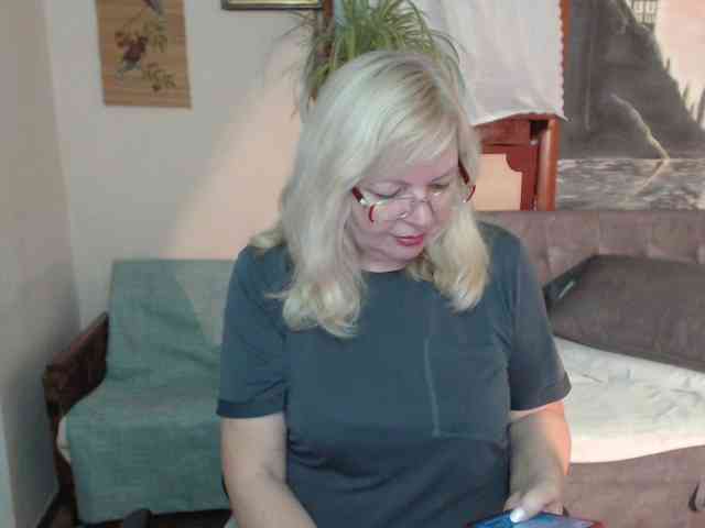 EvelynLoveShy webcam