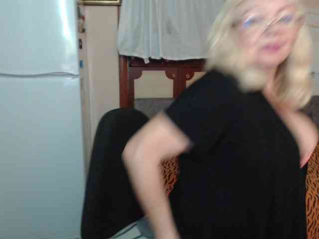 EvelynLoveShy webcam