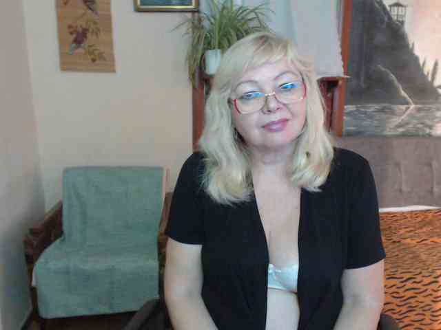 EvelynLoveShy webcam