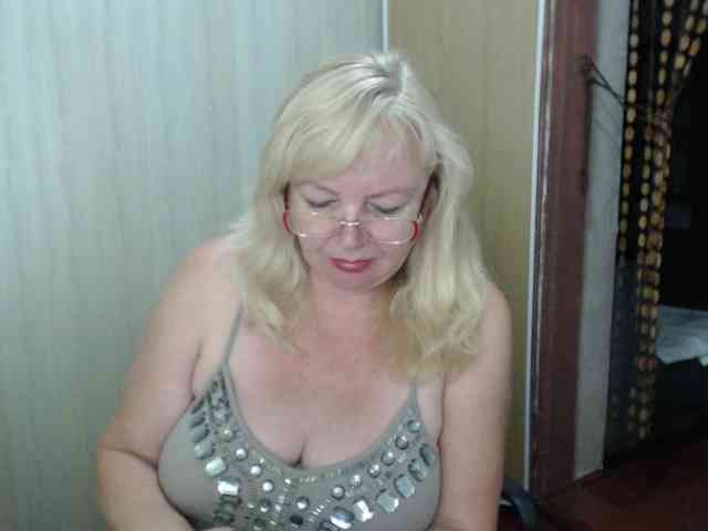 EvelynLoveShy webcam