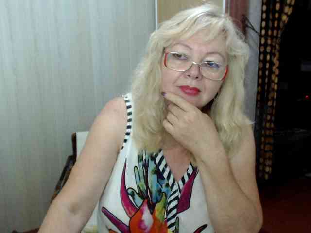 EvelynLoveShy webcam
