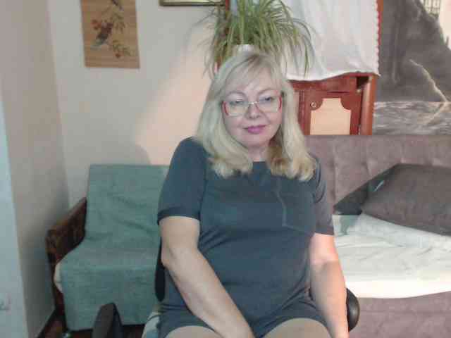 EvelynLoveShy webcam