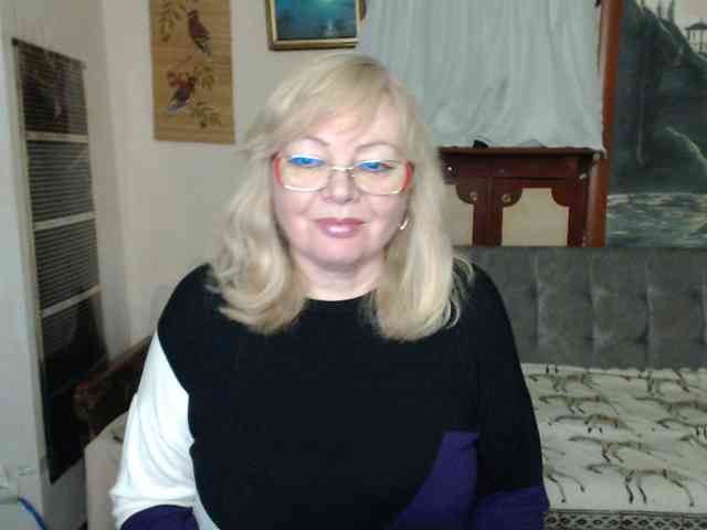 EvelynLoveShy webcam