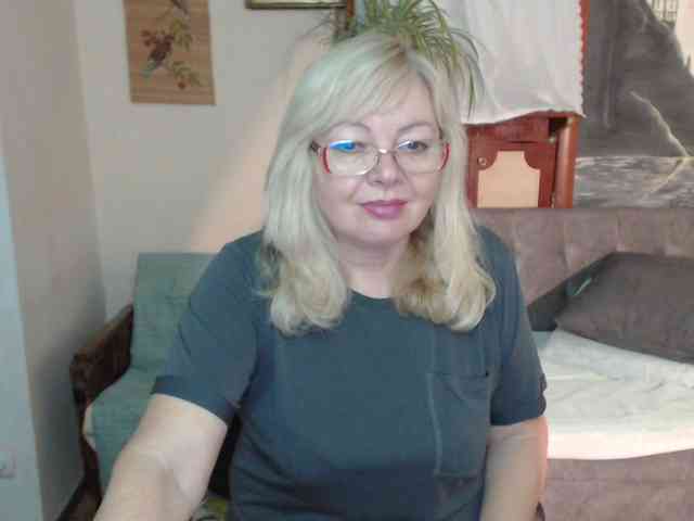 EvelynLoveShy webcam