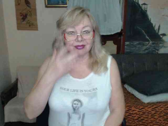 EvelynLoveShy webcam