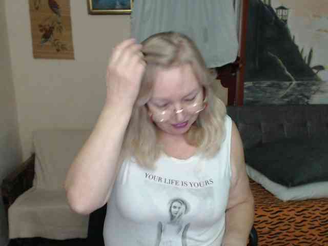 EvelynLoveShy webcam