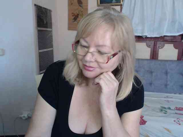 EvelynLoveShy webcam