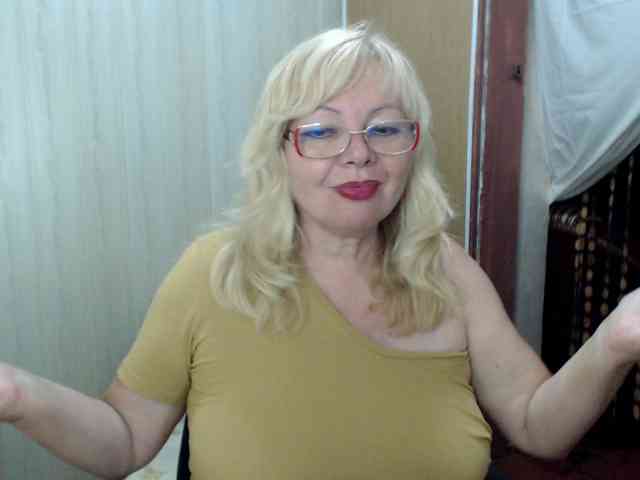 EvelynLoveShy webcam