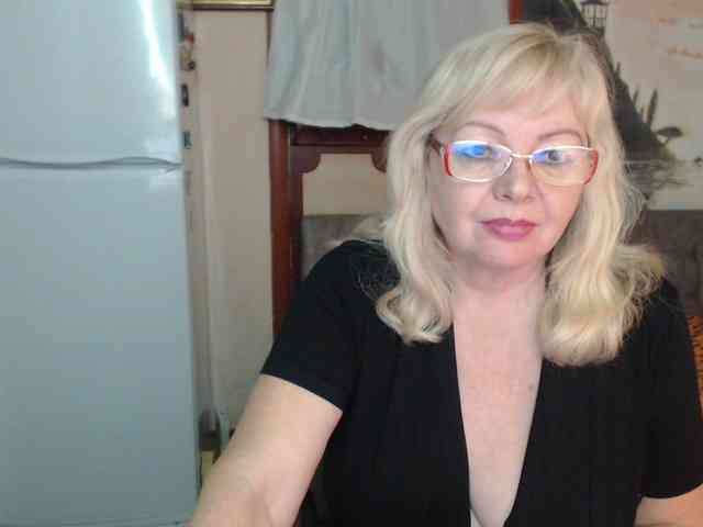 EvelynLoveShy webcam