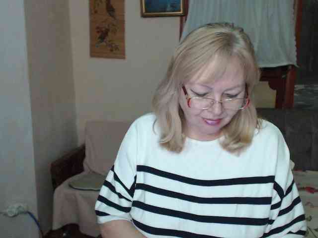 EvelynLoveShy webcam