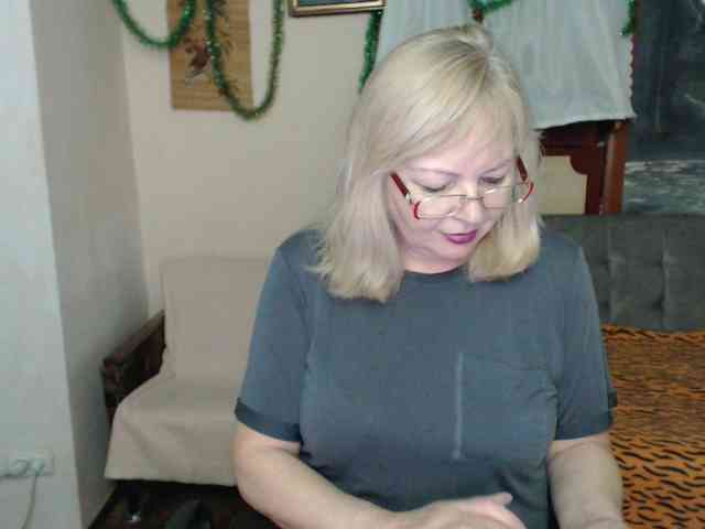 EvelynLoveShy webcam