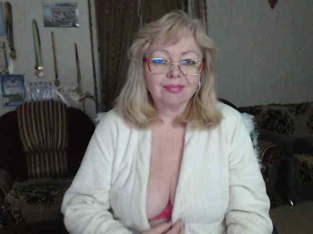 EvelynLoveShy webcam