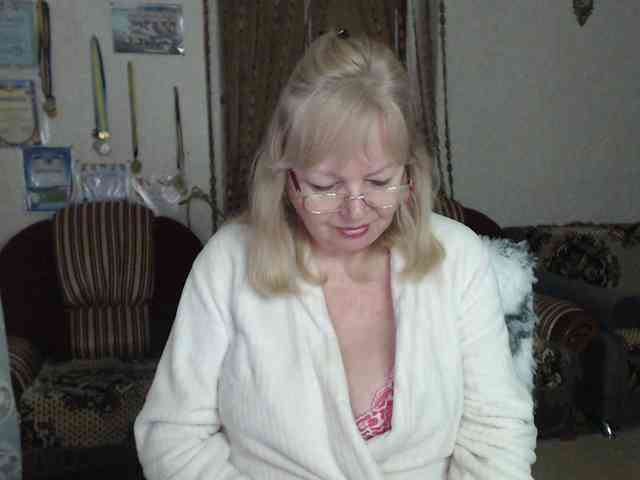 EvelynLoveShy webcam