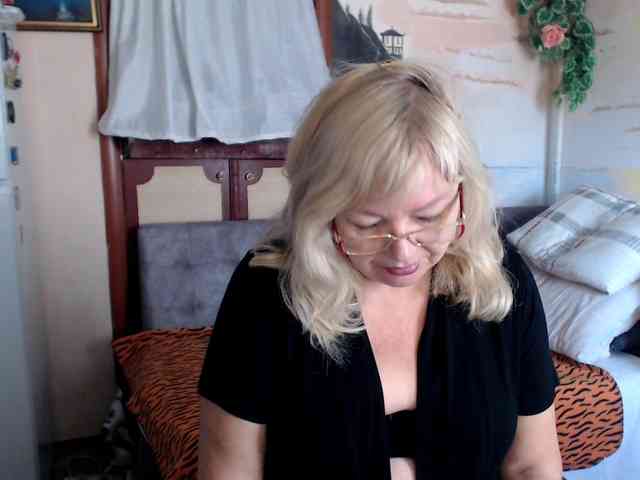 EvelynLoveShy webcam