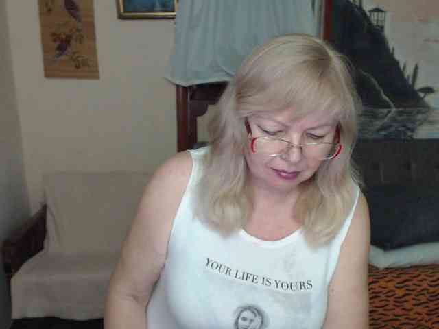 EvelynLoveShy webcam