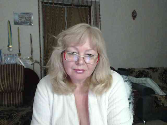 EvelynLoveShy webcam