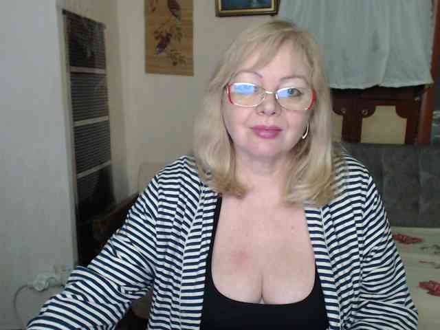 EvelynLoveShy webcam