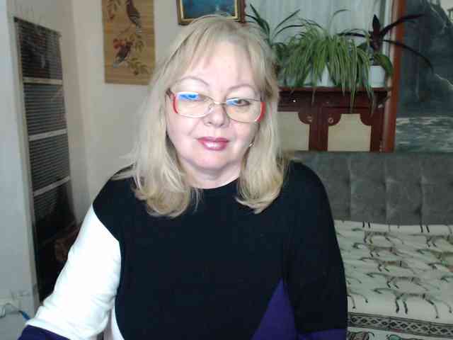 EvelynLoveShy webcam