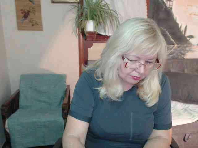 EvelynLoveShy webcam